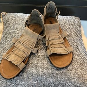 Minnetonka moccasin Maui size 7 sandle
